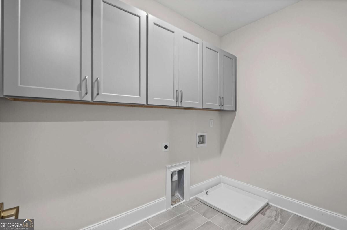112 Village Green Avenue Property Photo 34