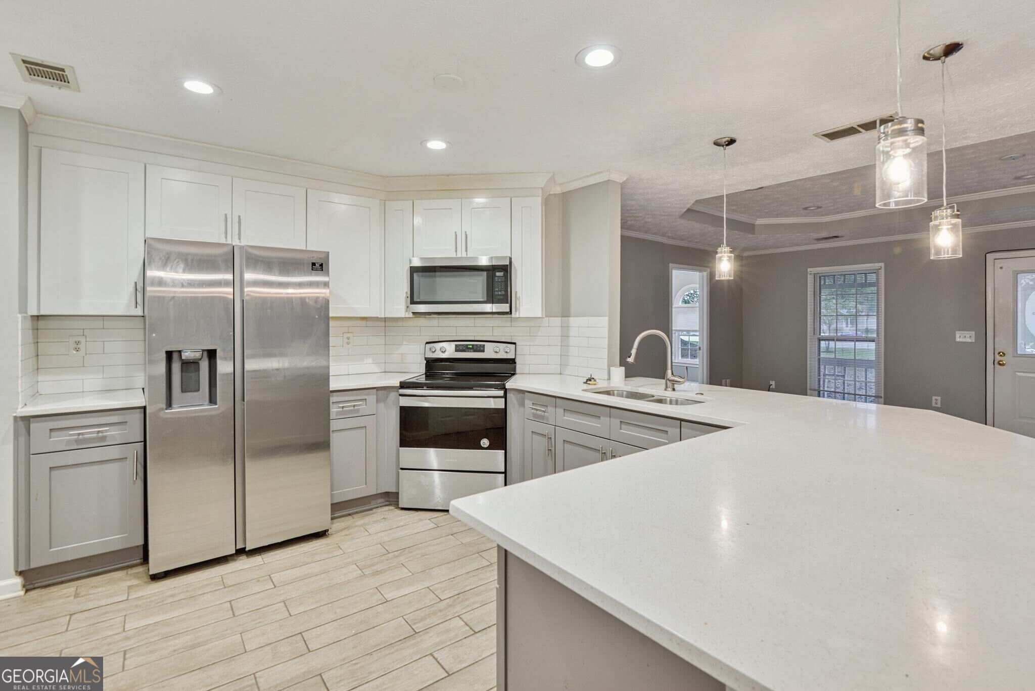 2880 Highpoint Road Property Photo 4