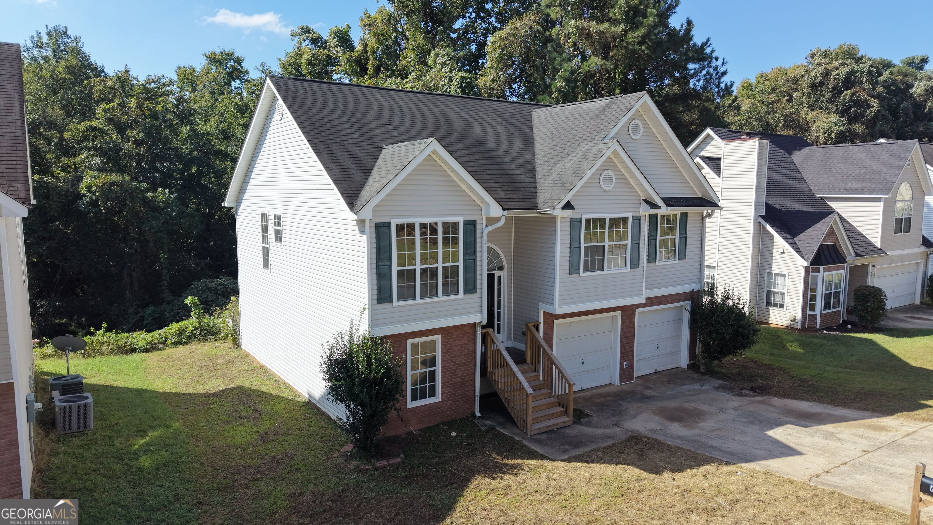626 Sycamore Drive Property Photo 3