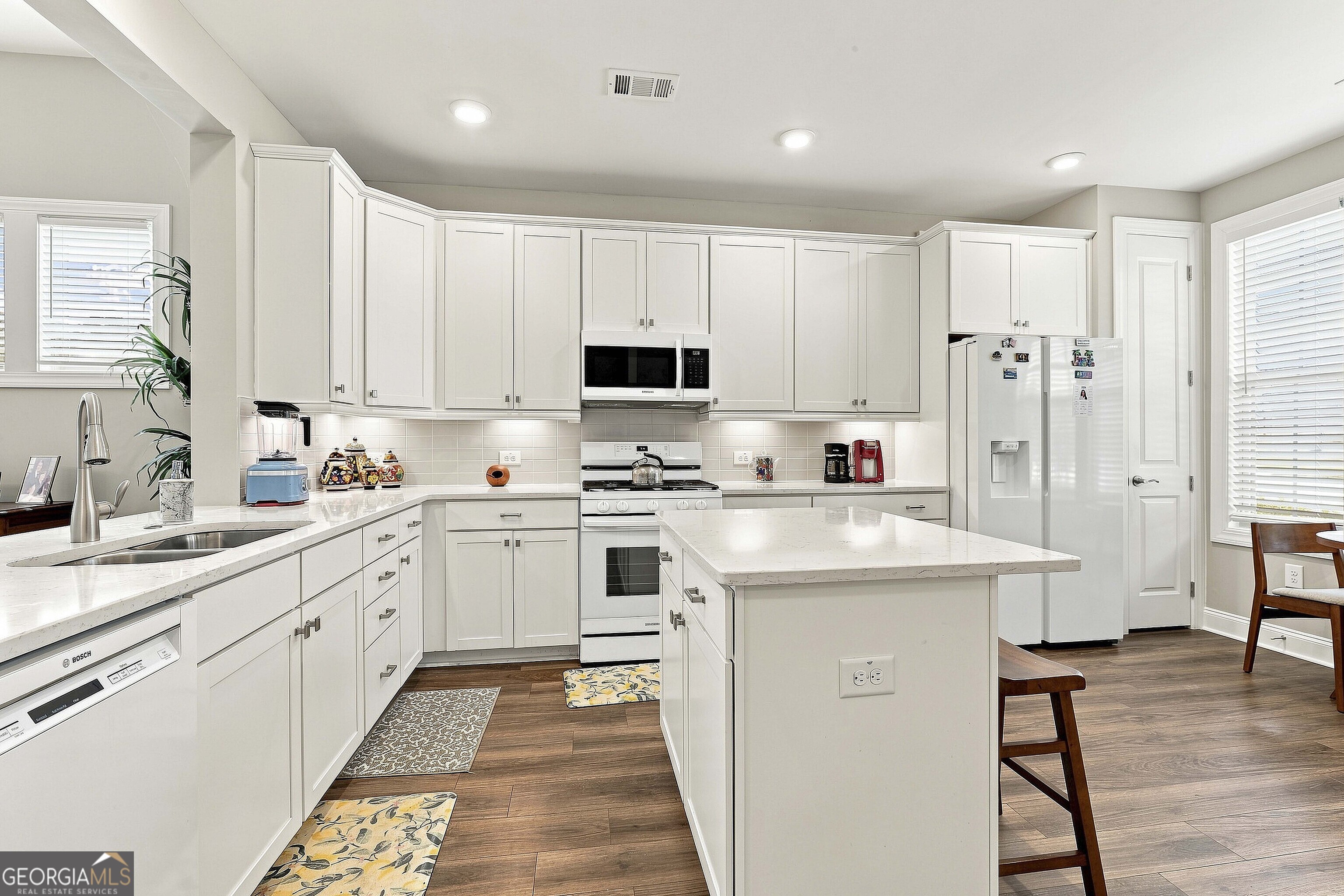 200 Sweetbay Court Property Photo 5