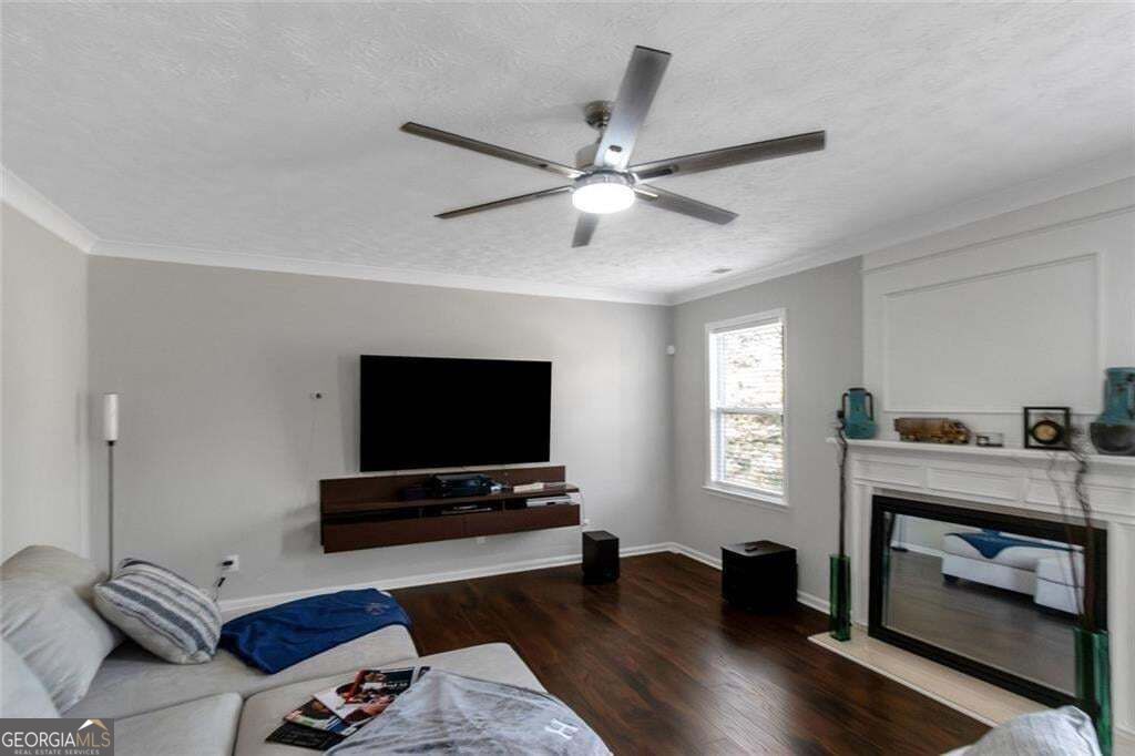 3152 Spruce Way Property Photo 8