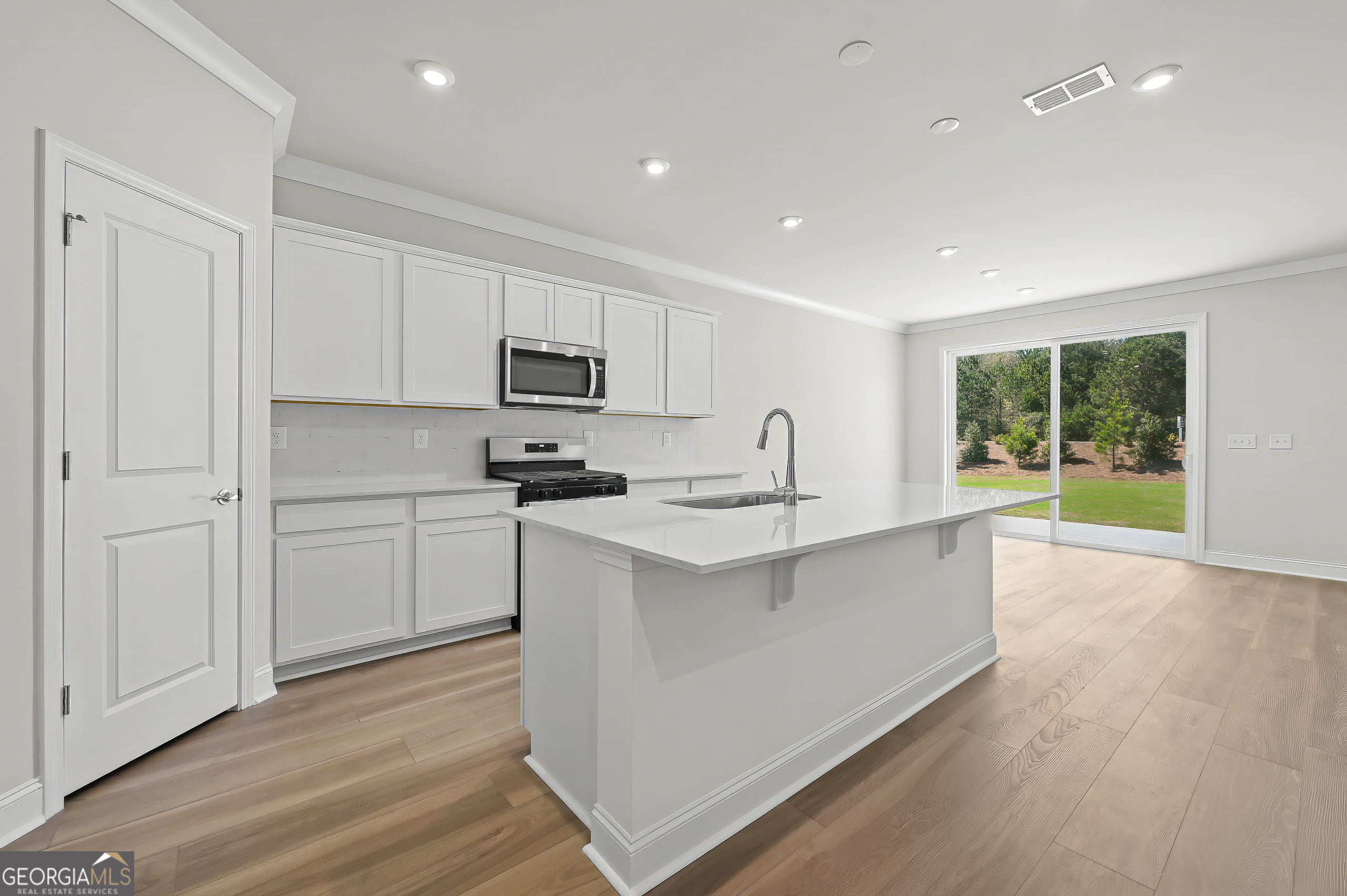 252 Nesta Grove Drive Property Photo 3