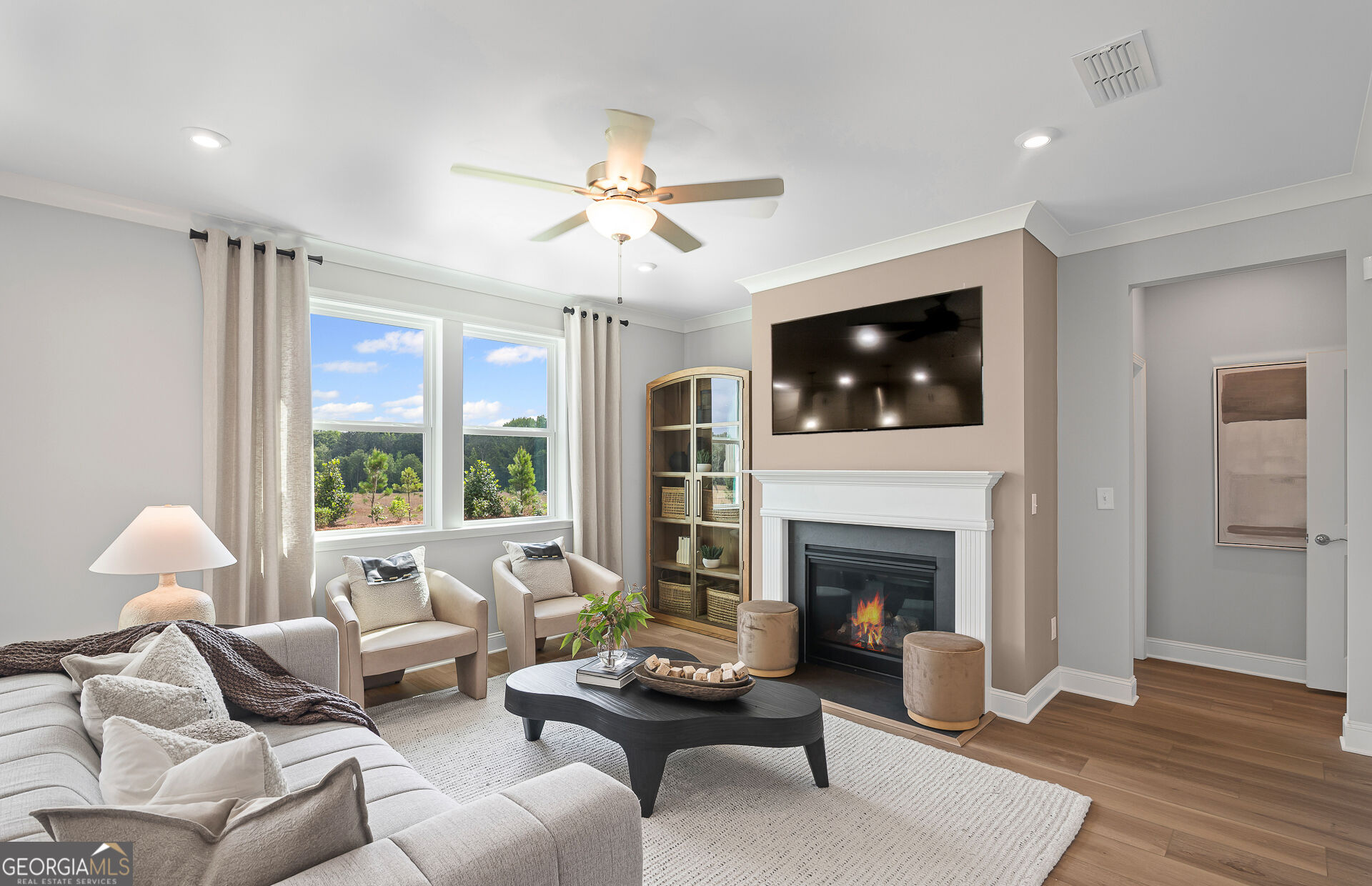 118 Kenney Way Property Photo 4