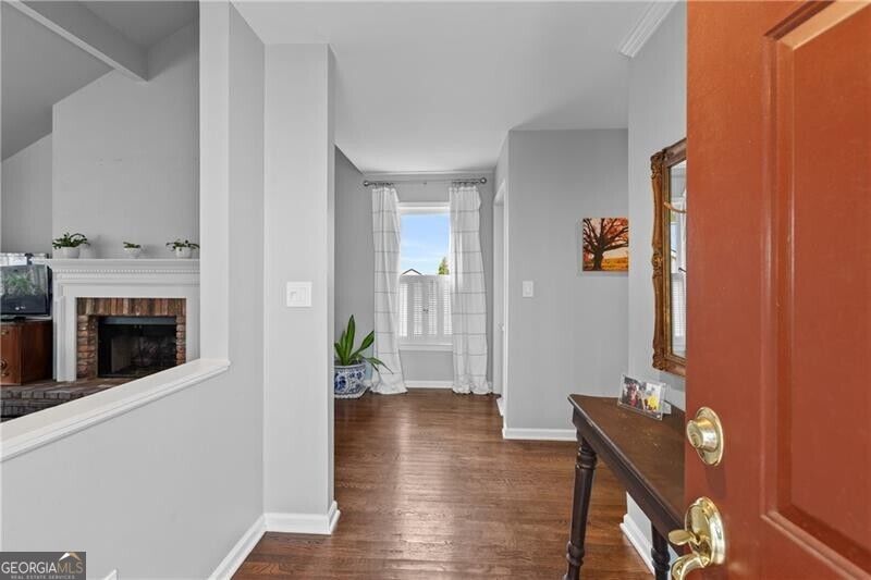 1055 Club Place Ne Property Photo 5