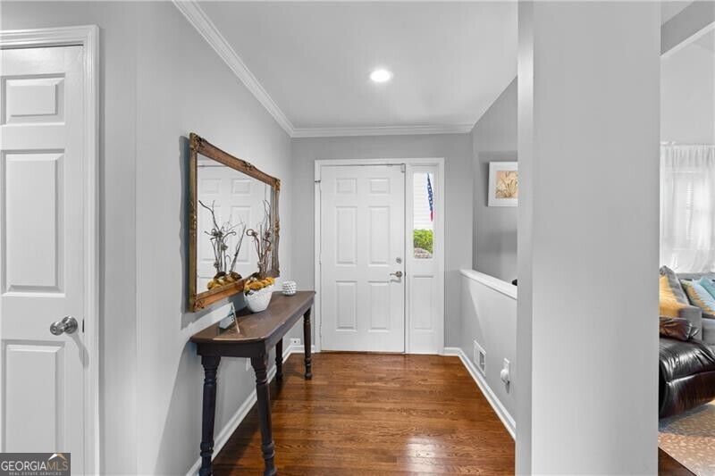 1055 Club Place Ne Property Photo 6
