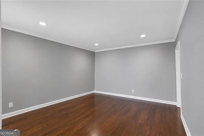 1055 Club Place Ne Property Photo 11
