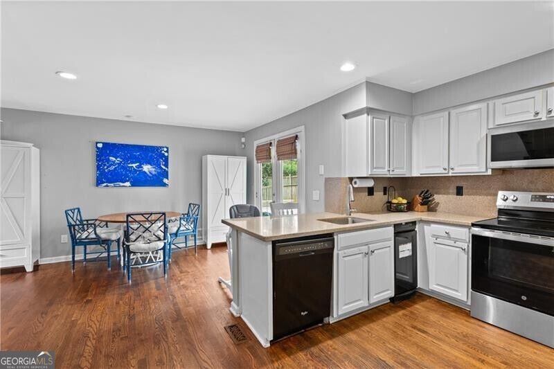 1055 Club Place Ne Property Photo 14