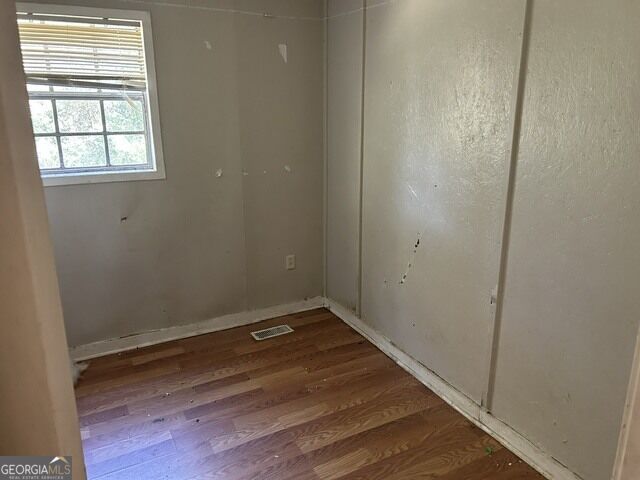 1121 Lyons Street Property Photo 9