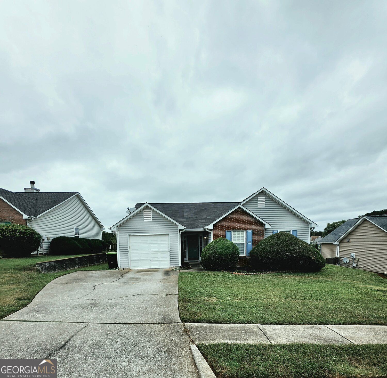304 Village Lane Property Photo 1