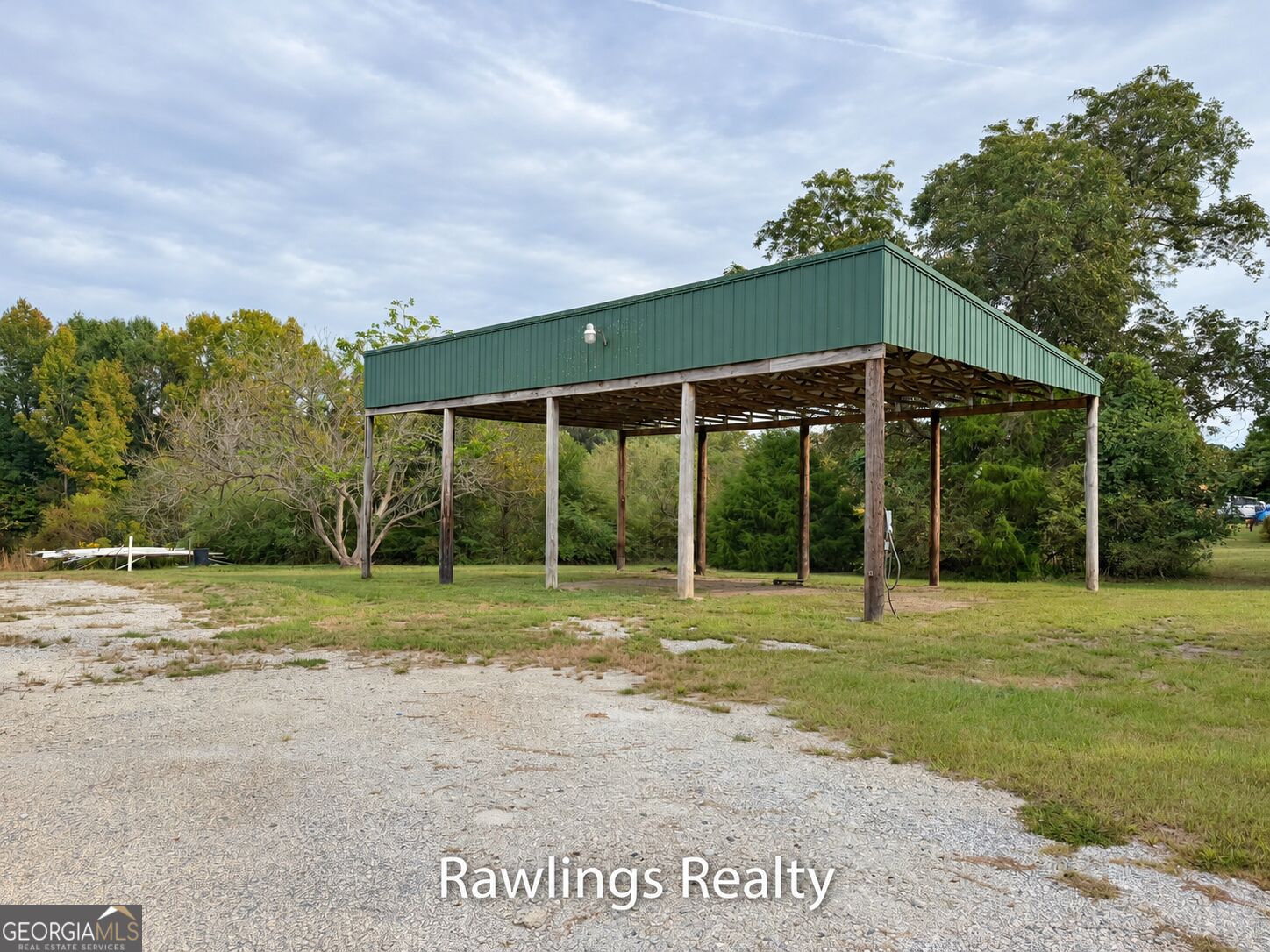 1041 Old Hwy 41 Property Photo 3
