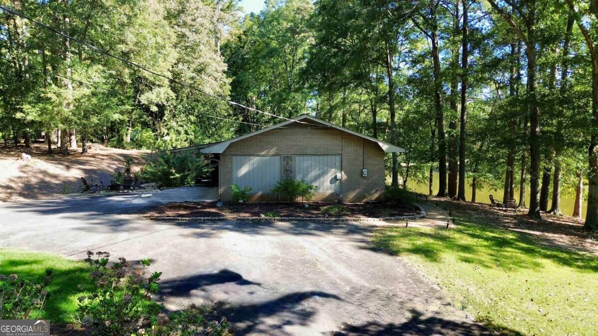 1100 Phelps Road Property Photo 8
