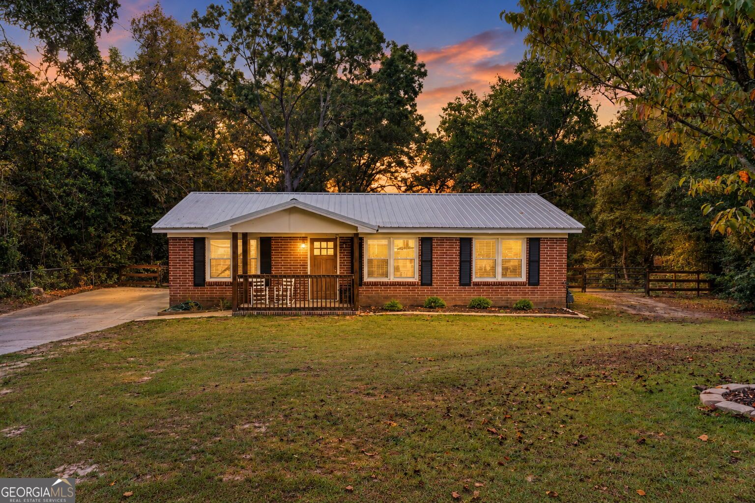 139 Oakwood Drive Property Photo 1