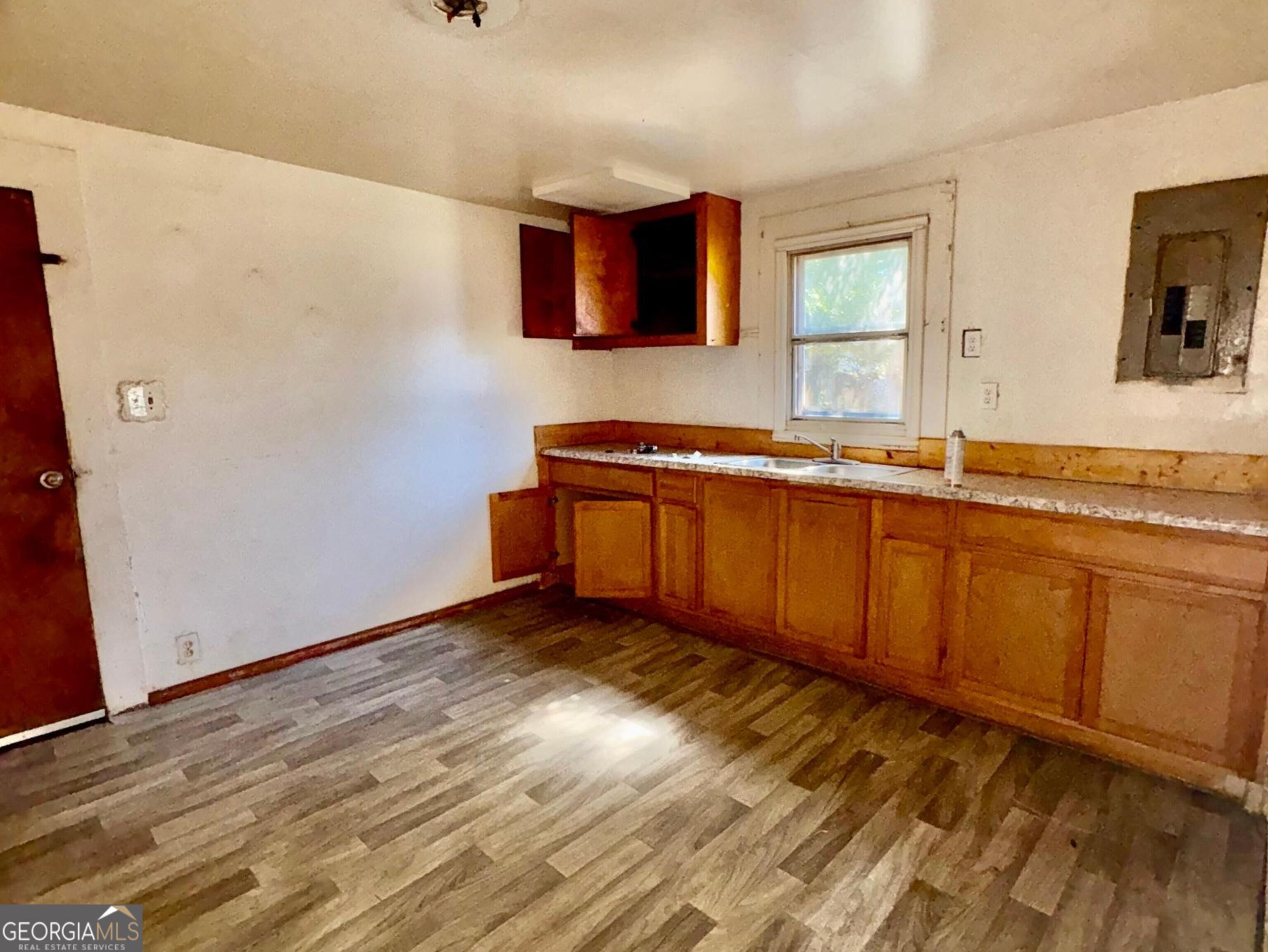 533 Lawrence Street Property Photo 8