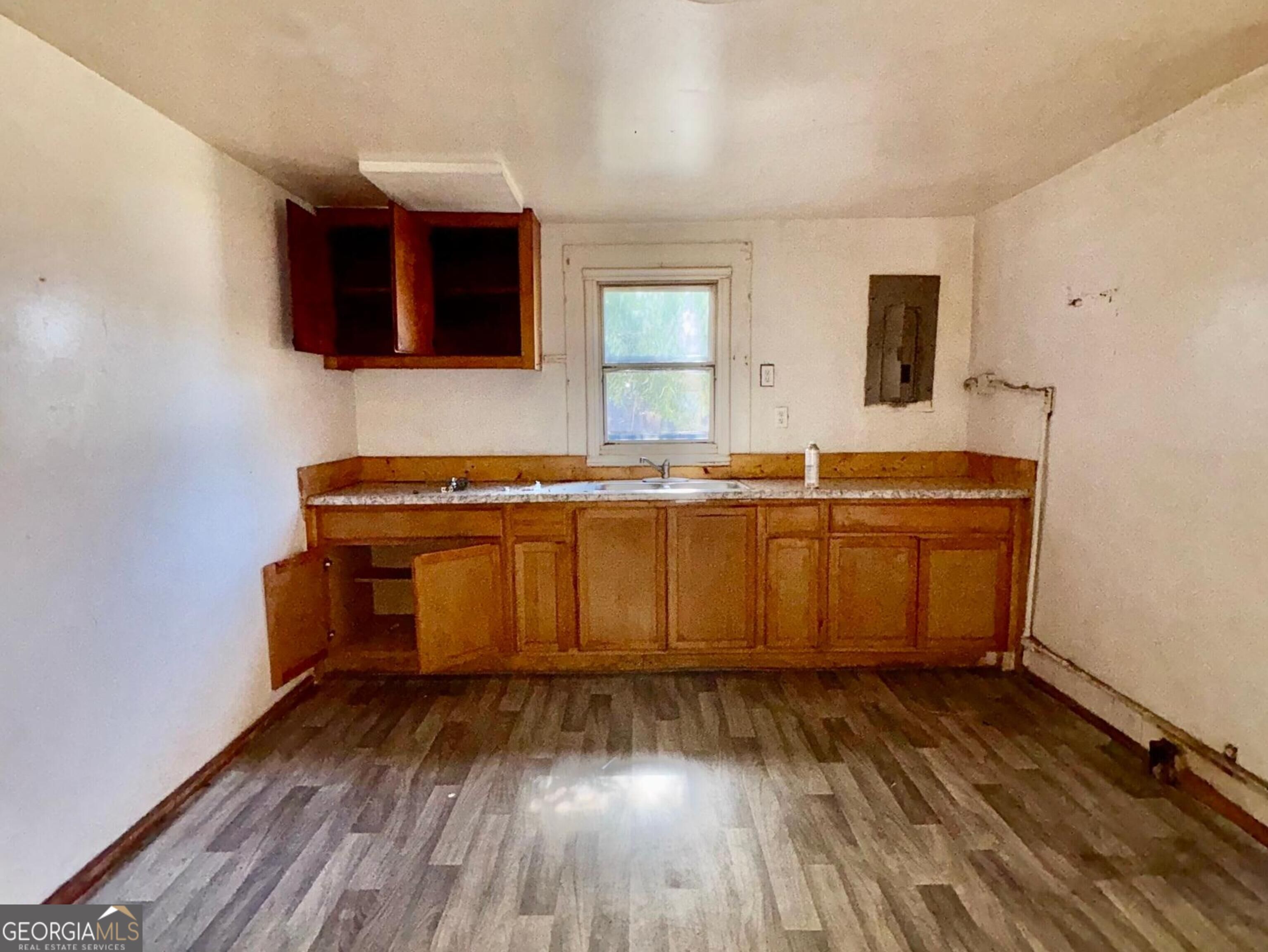 533 Lawrence Street Property Photo 9