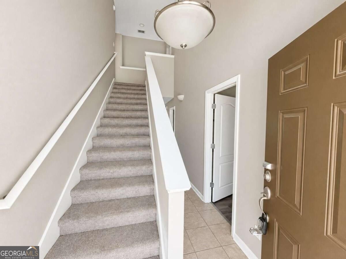 313 Gary Circle Property Photo 5