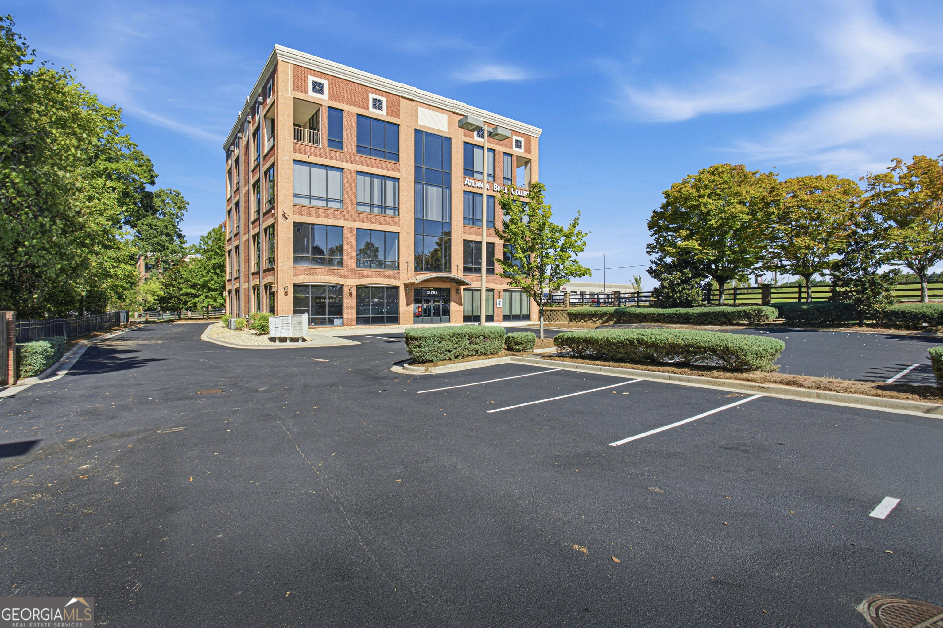 2020 Avalon Parkway Property Photo 7
