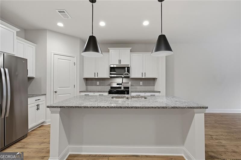 5124 Hillington Way Property Photo 7