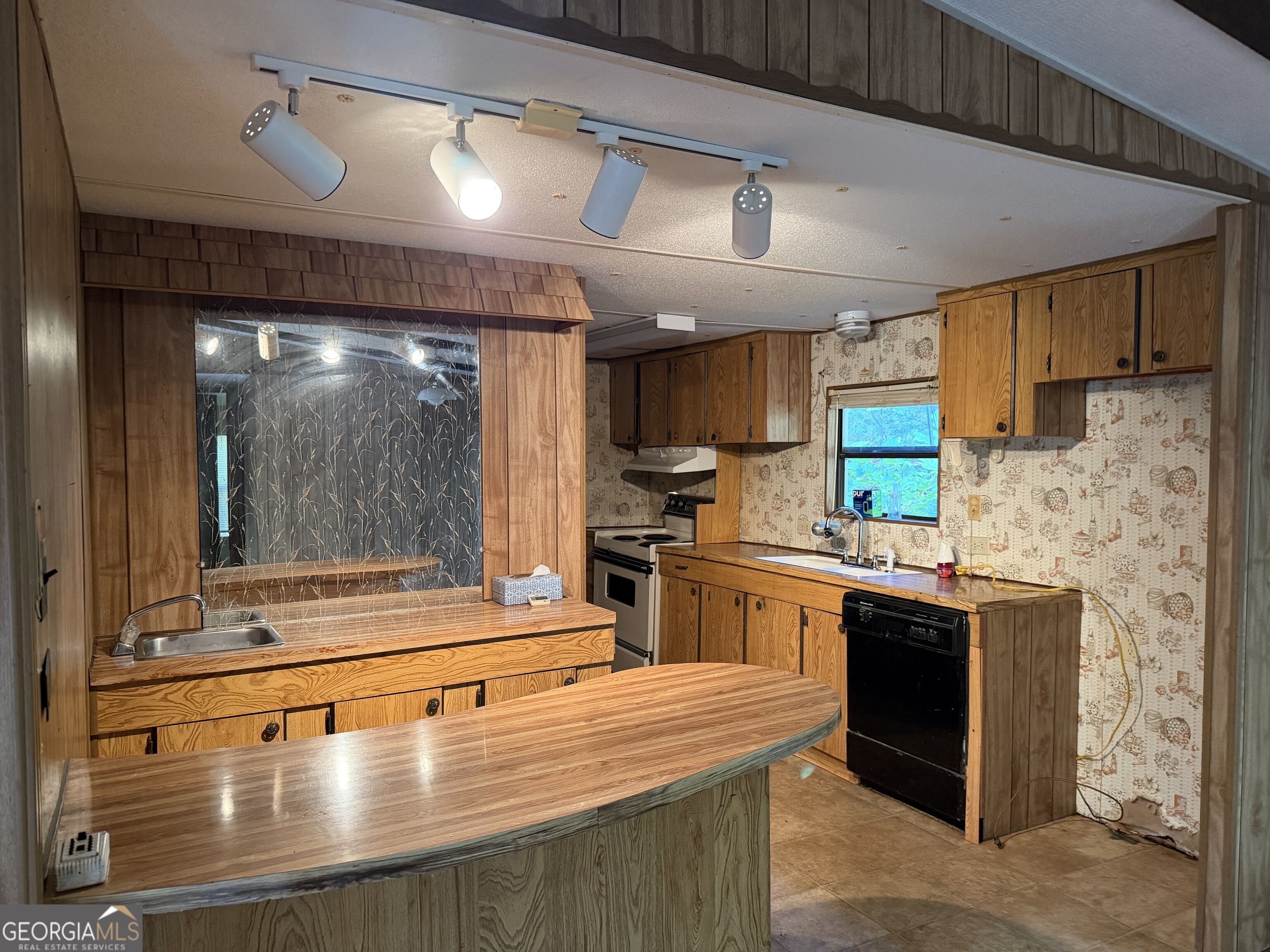 1262 Rock Quarry Circle Property Photo 5