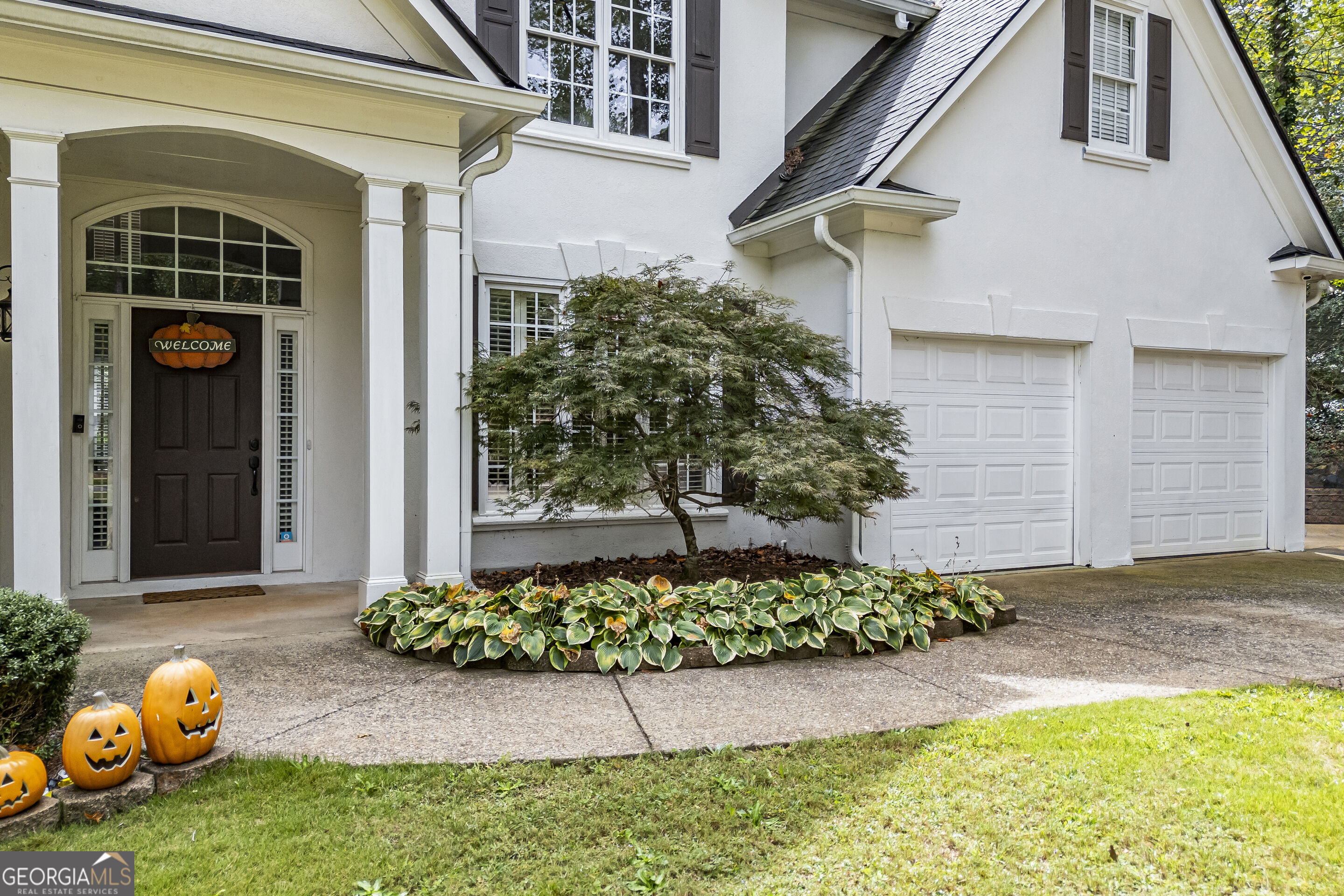 6855 Fox Creek Drive Property Photo 3