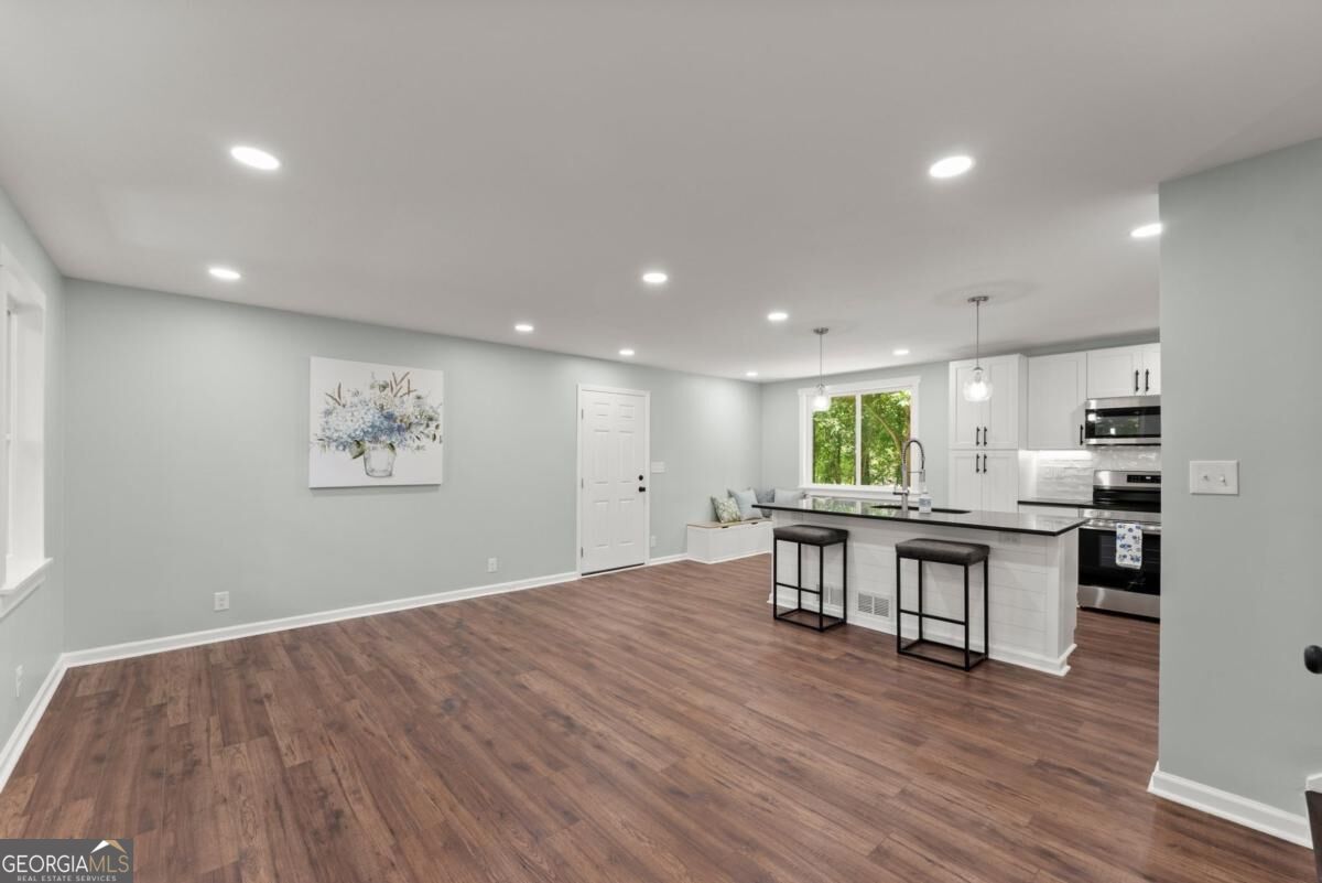 381 Plantation Boulevard Property Photo 5