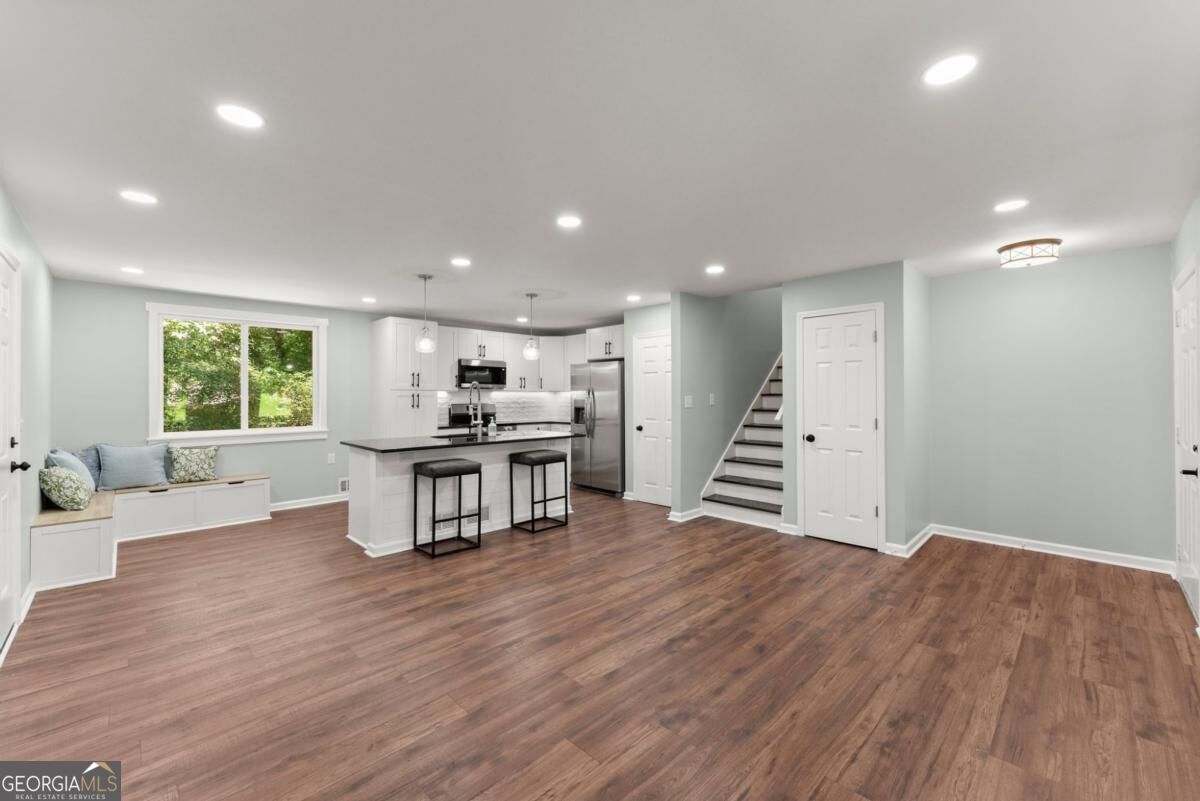 381 Plantation Boulevard Property Photo 6
