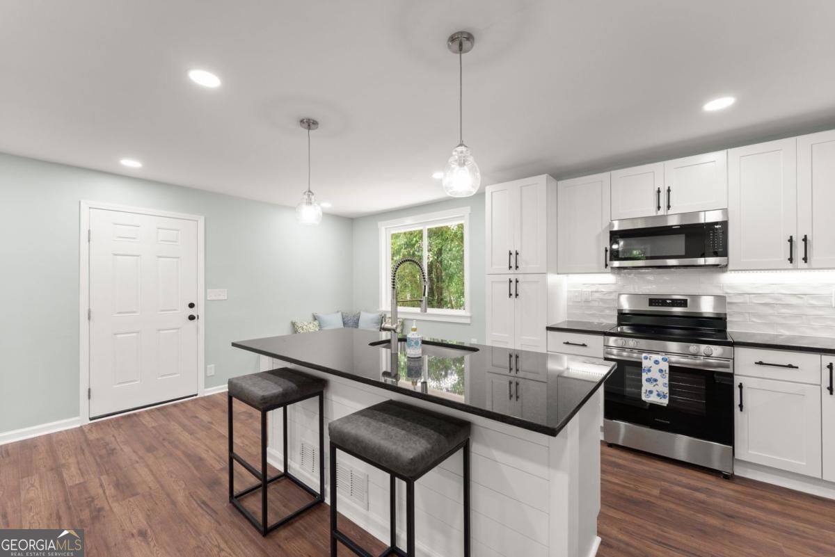 381 Plantation Boulevard Property Photo 8