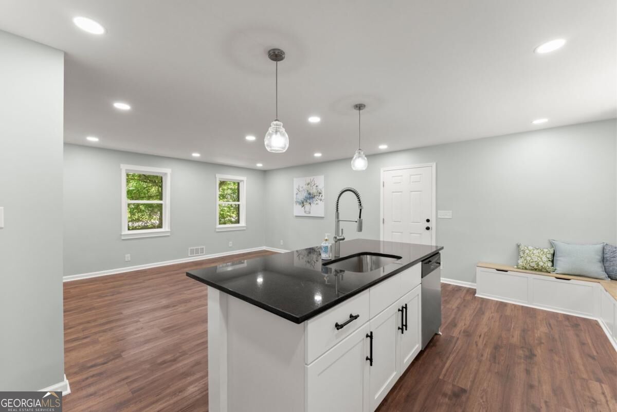 381 Plantation Boulevard Property Photo 10
