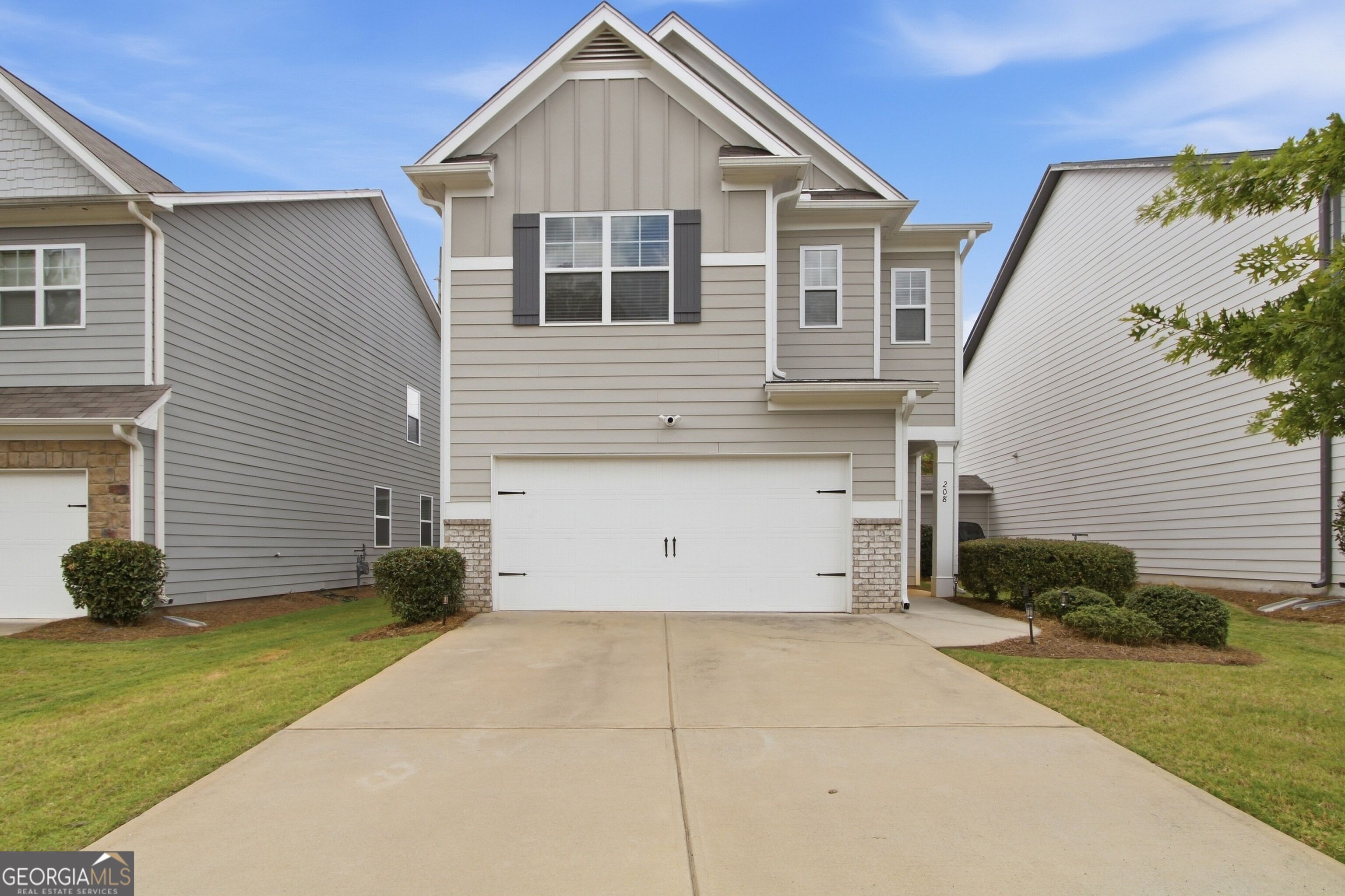 208 Bluffton Court Property Photo 1