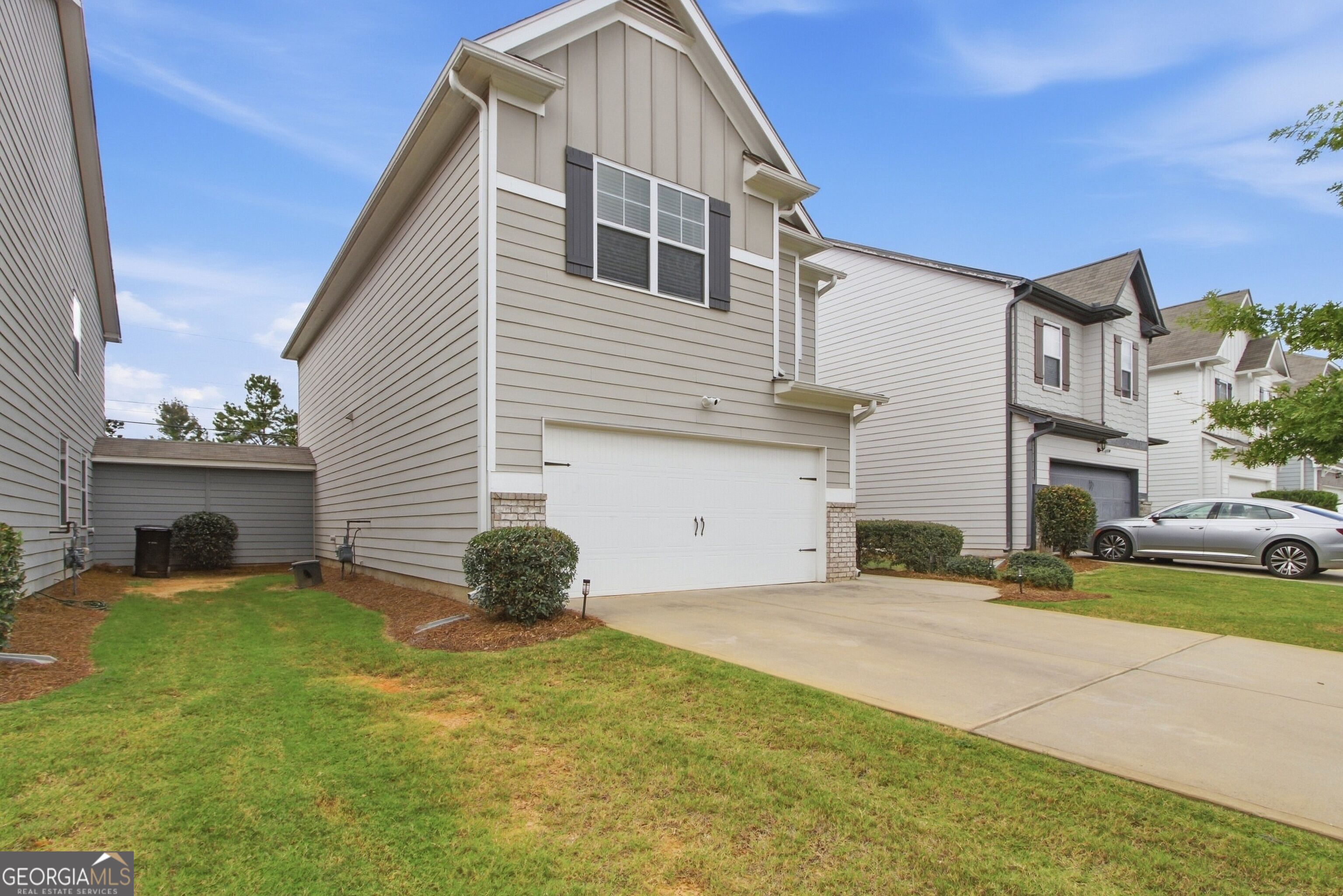208 Bluffton Court Property Photo 6