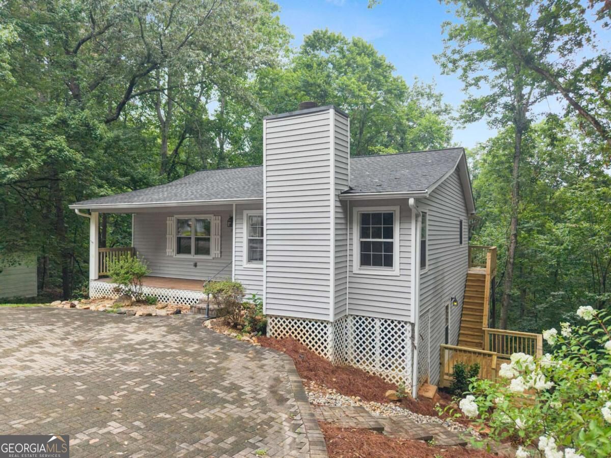 195 Golden Avenue Property Photo 3