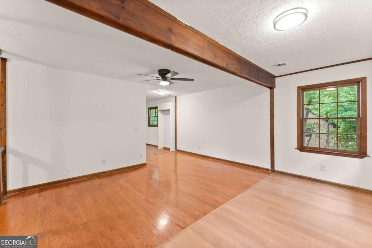 195 Golden Avenue Property Photo 5