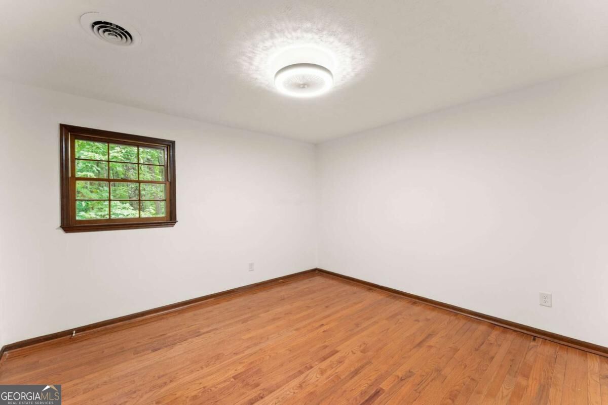 195 Golden Avenue Property Photo 15