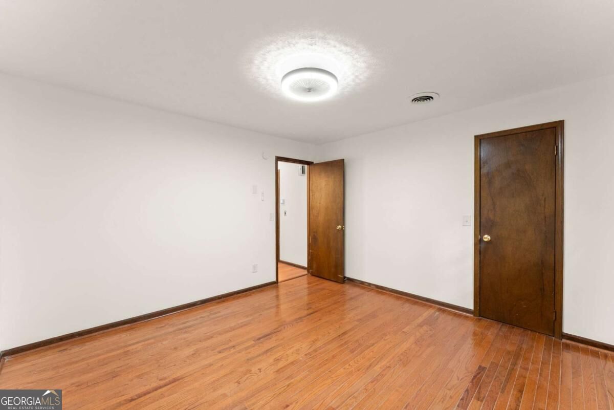 195 Golden Avenue Property Photo 16