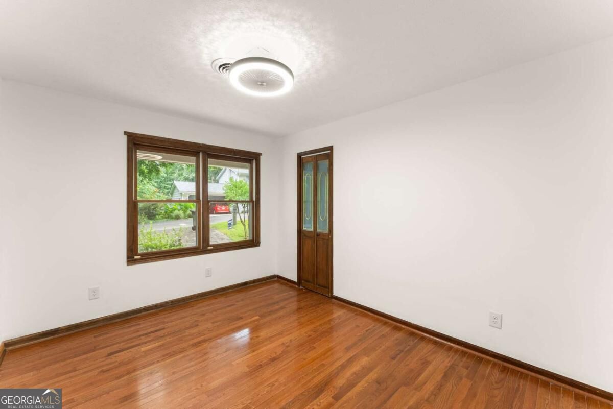 195 Golden Avenue Property Photo 17