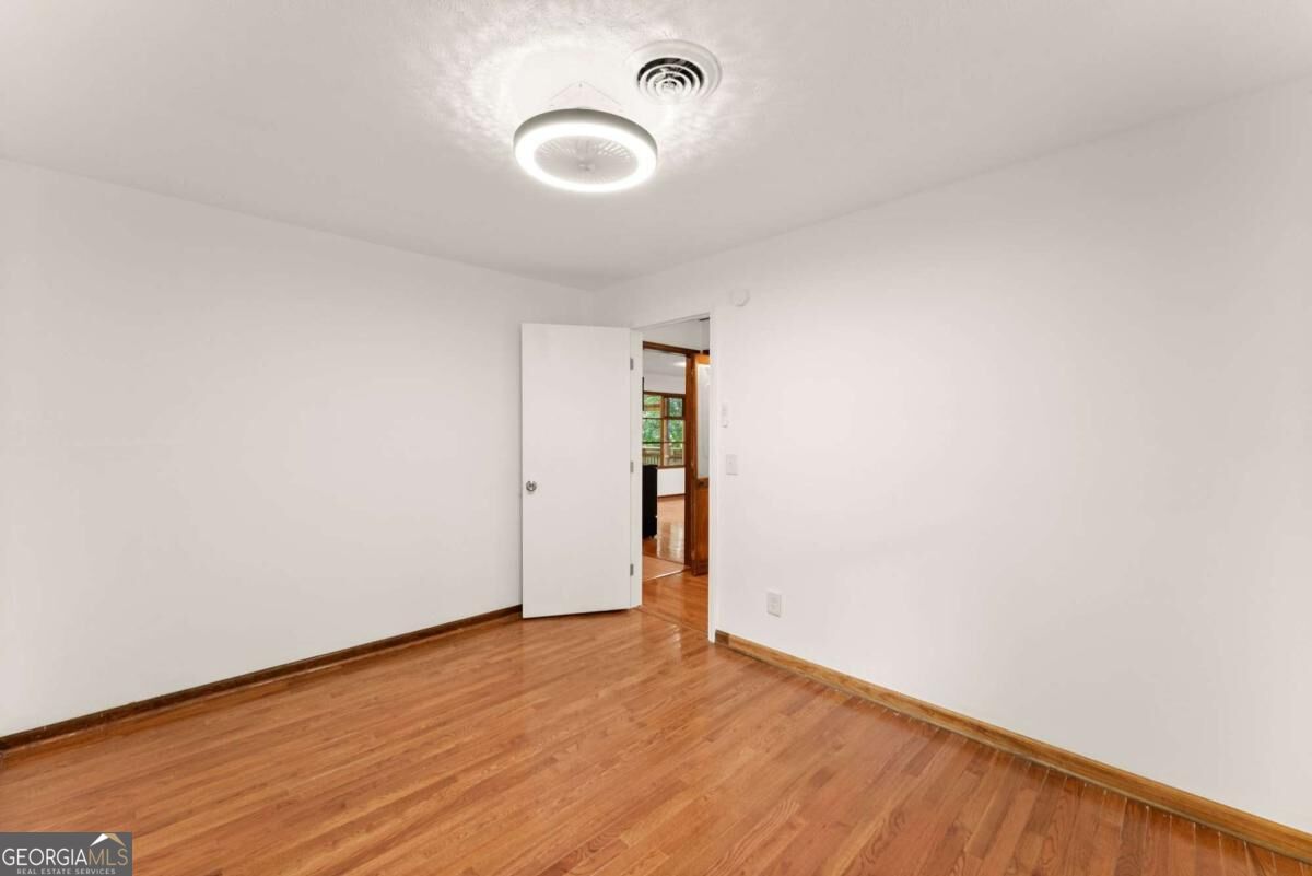 195 Golden Avenue Property Photo 18