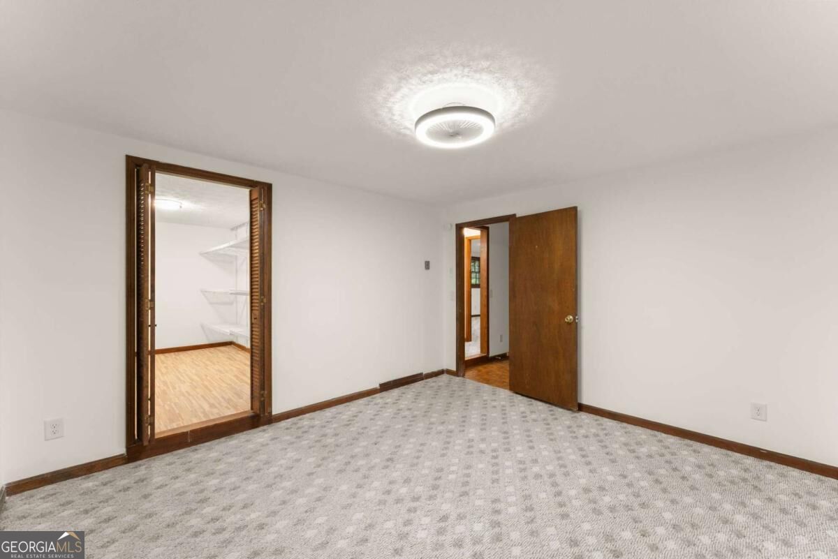 195 Golden Avenue Property Photo 22