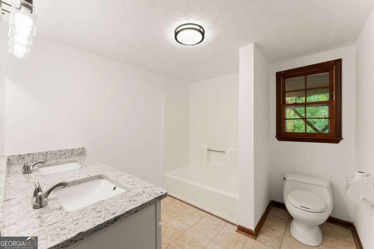 195 Golden Avenue Property Photo 25