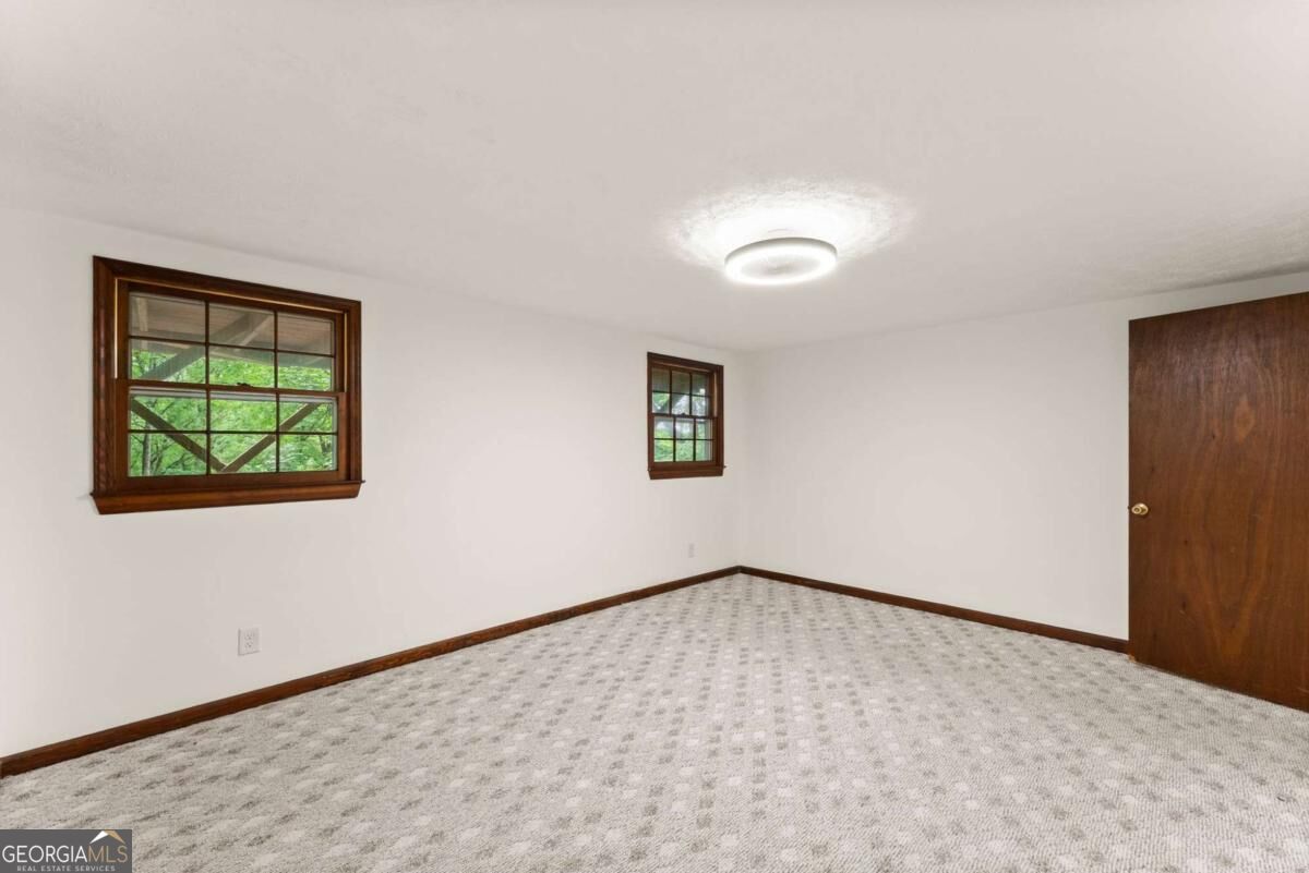 195 Golden Avenue Property Photo 27