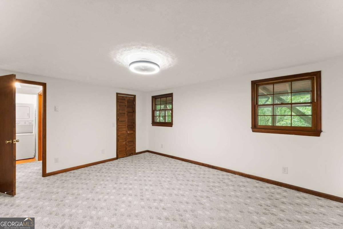 195 Golden Avenue Property Photo 28