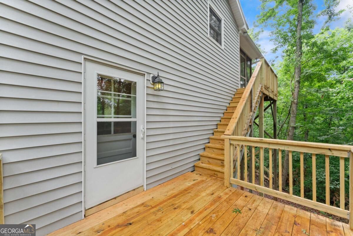 195 Golden Avenue Property Photo 35