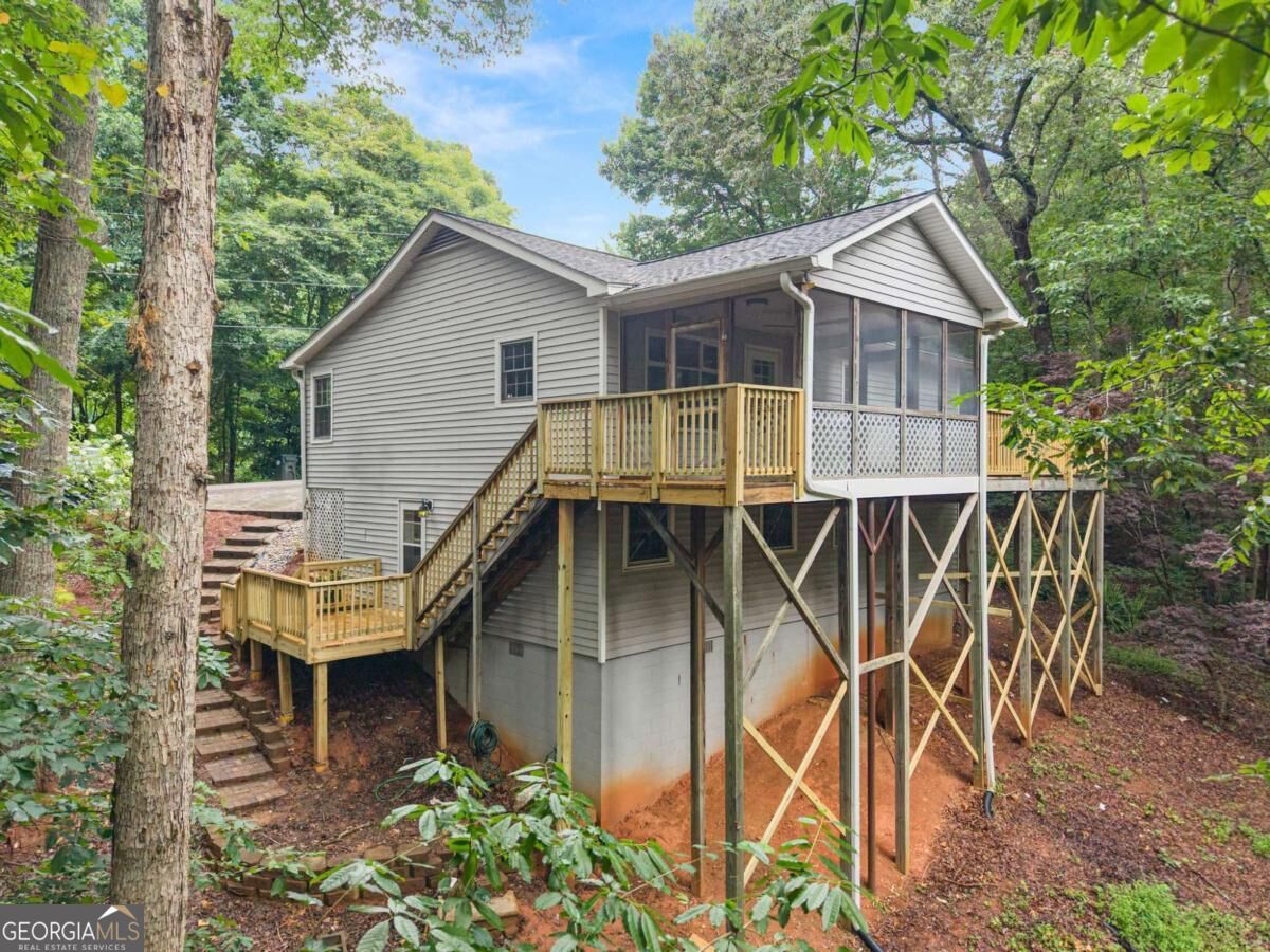 195 Golden Avenue Property Photo 42