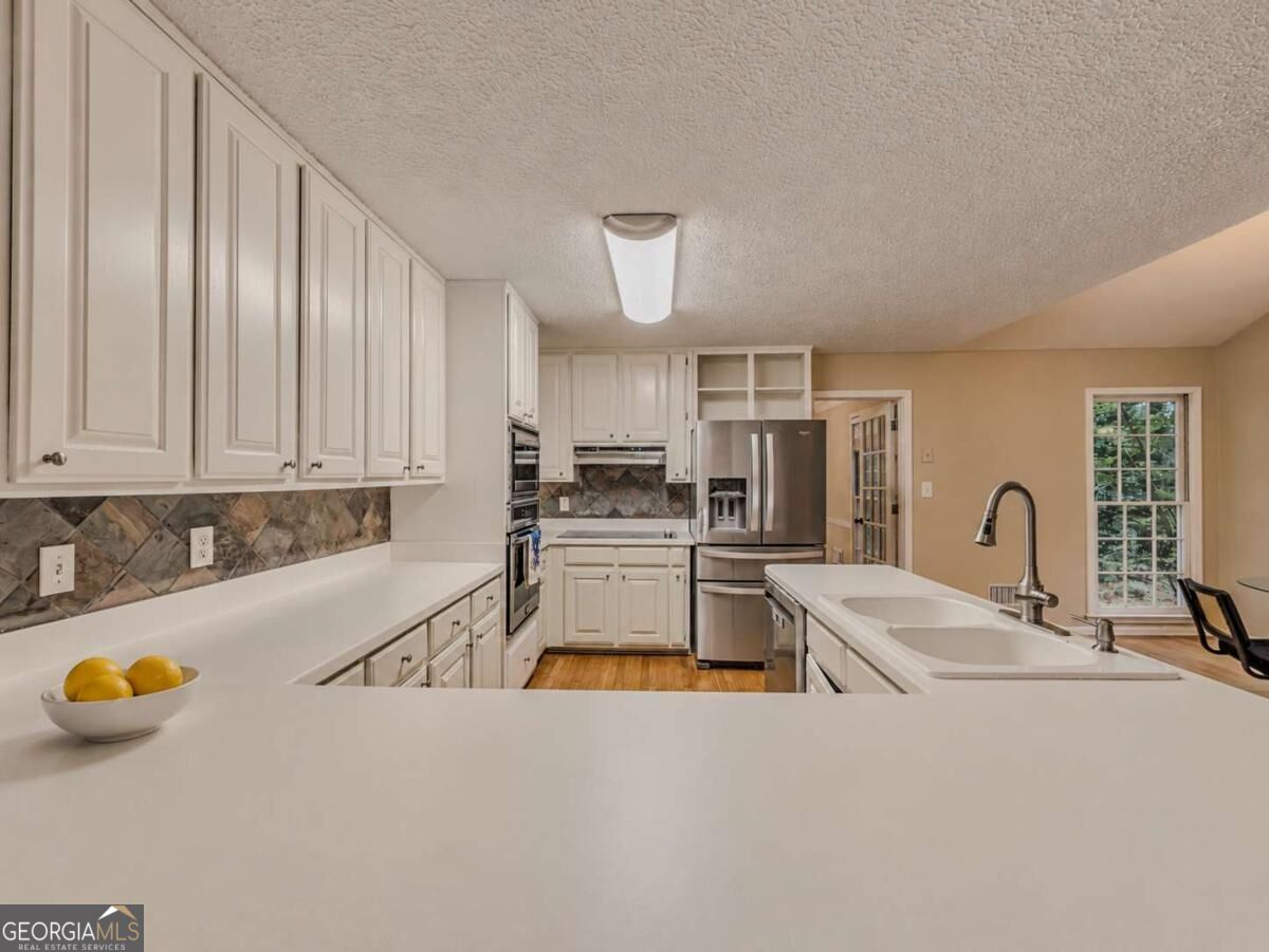 3381 Longfield Drive Property Photo 5