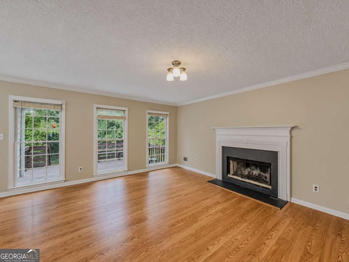 3381 Longfield Drive Property Photo 8