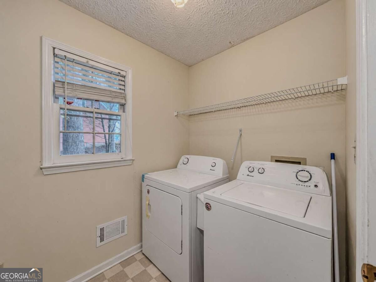 3381 Longfield Drive Property Photo 10