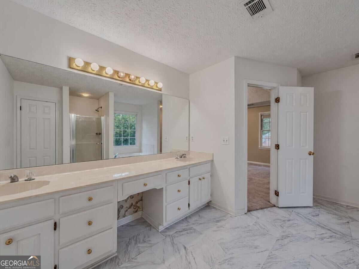 3381 Longfield Drive Property Photo 12