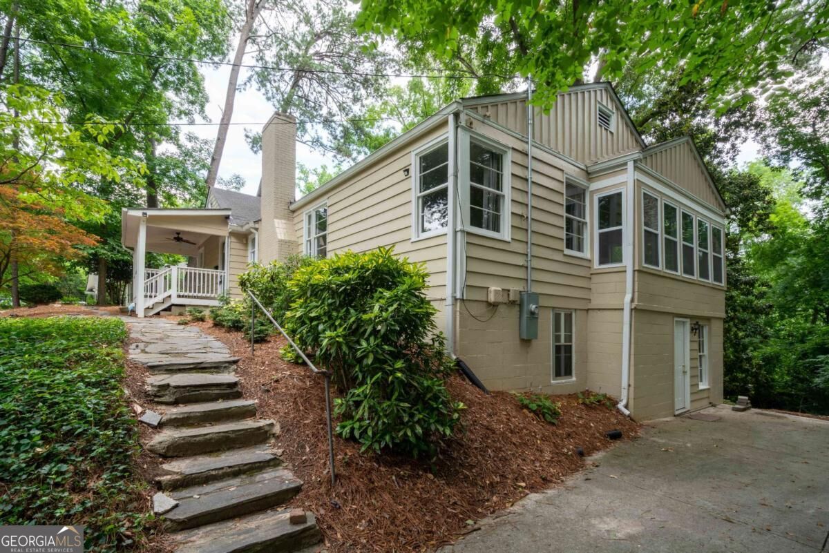 444 Collier Road Nw Property Photo 6