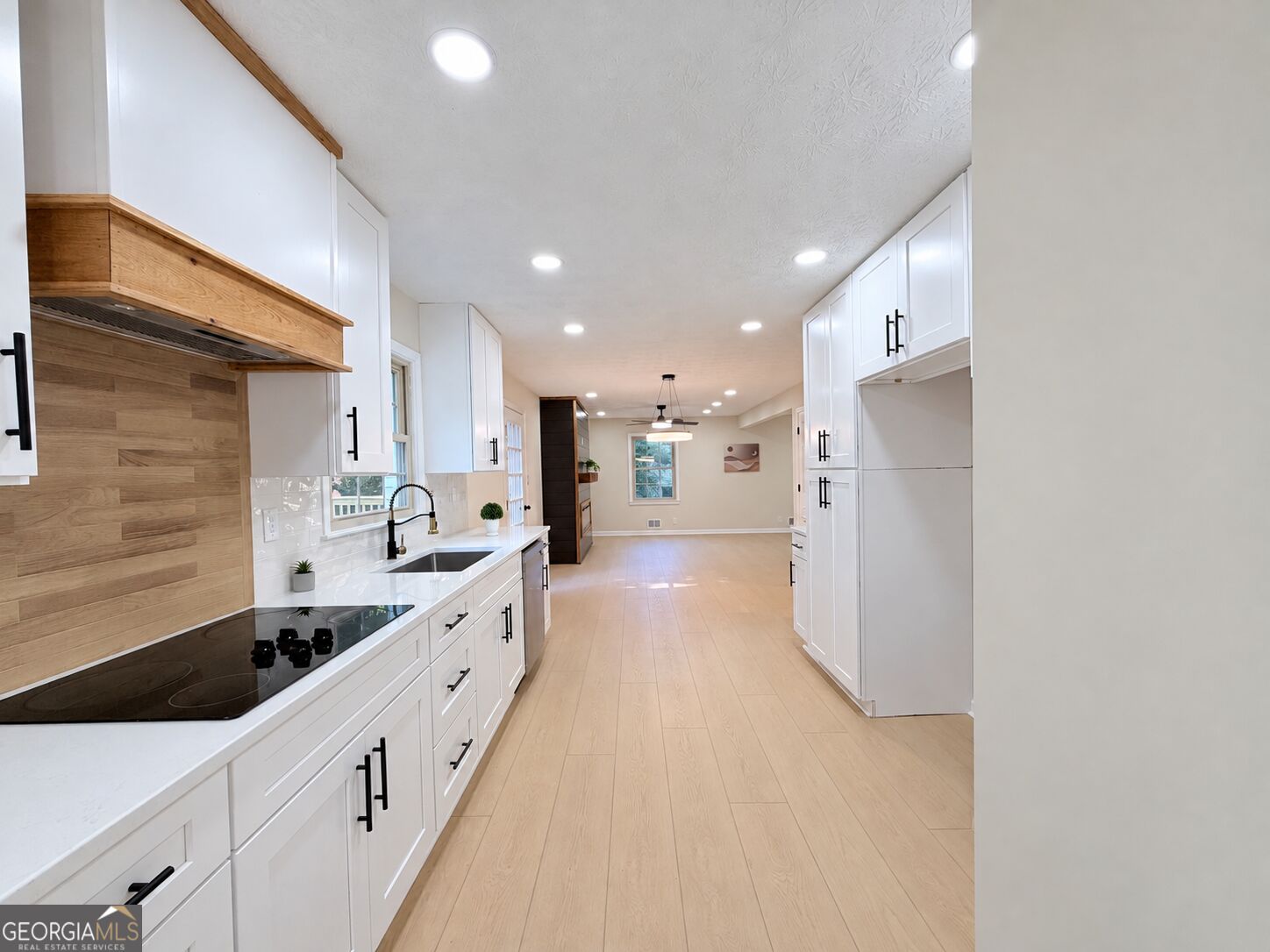 1282 La Mesa Drive Property Photo 4