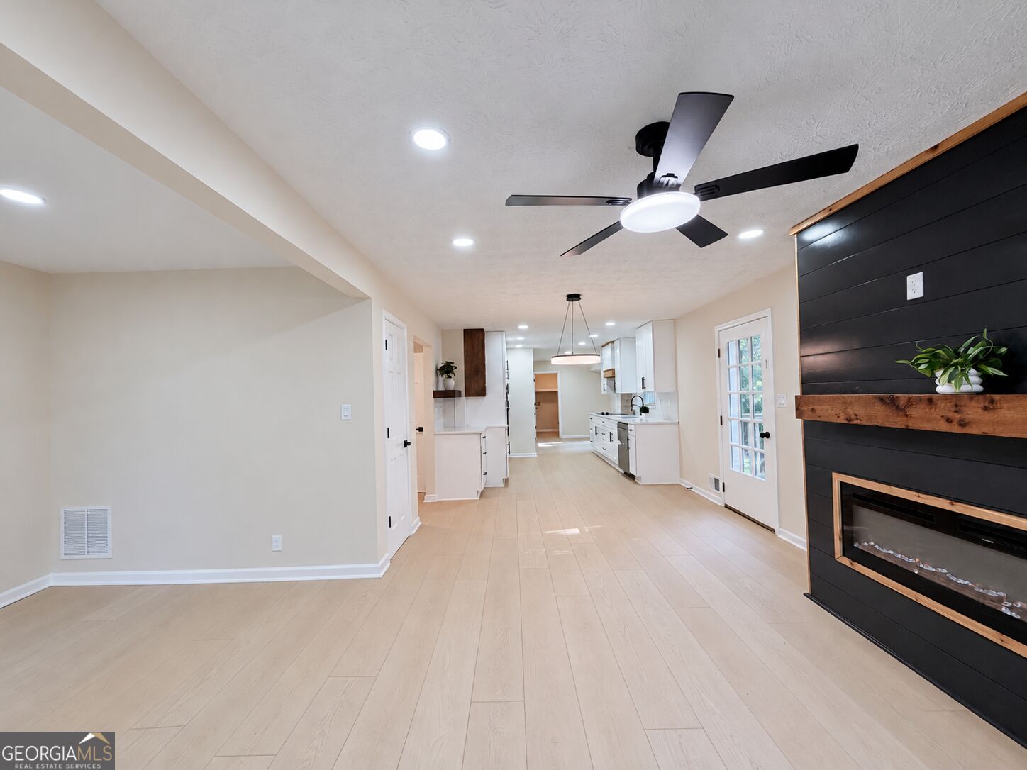 1282 La Mesa Drive Property Photo 6