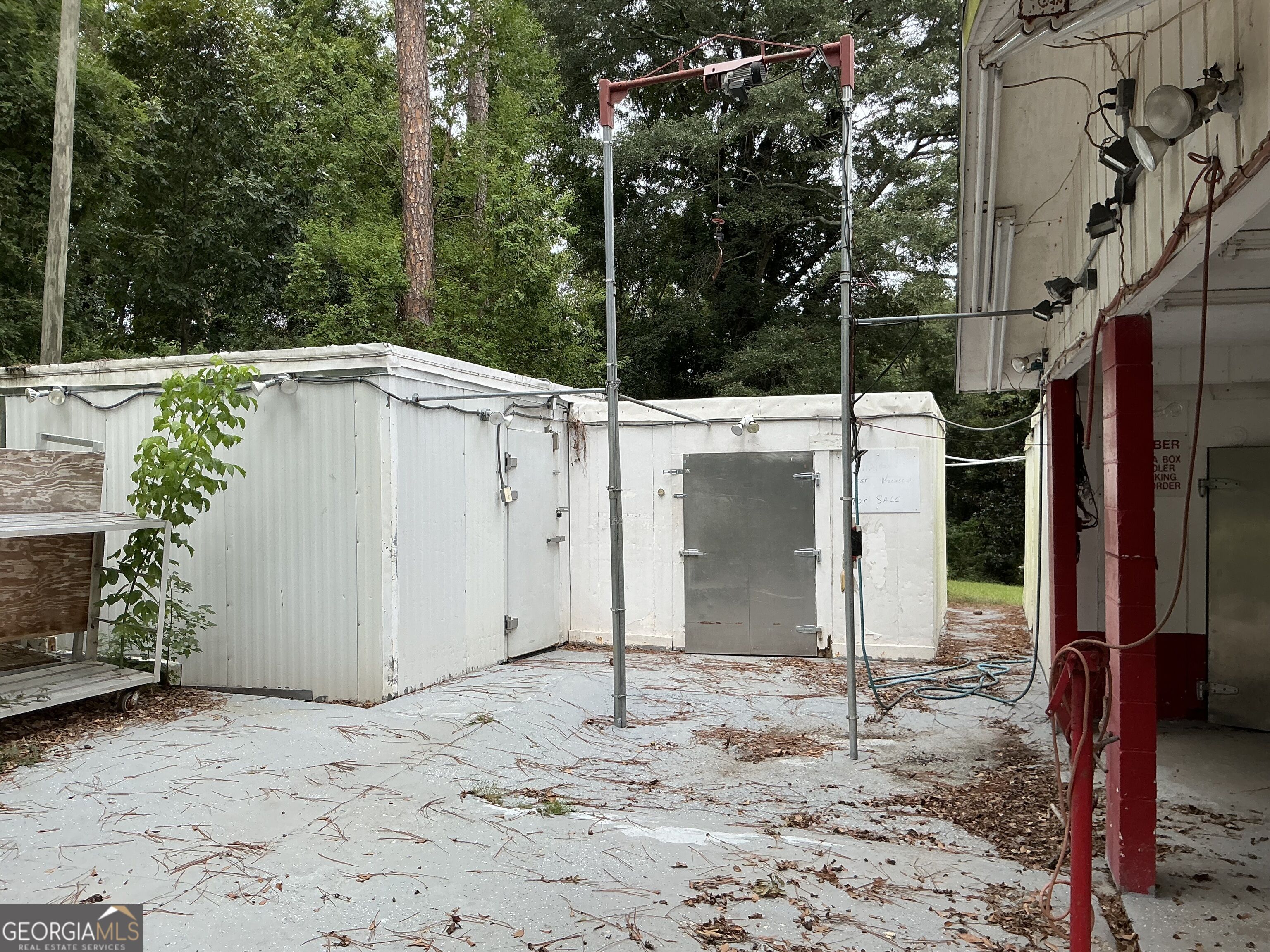 8037 Manchester Highway Property Photo 3