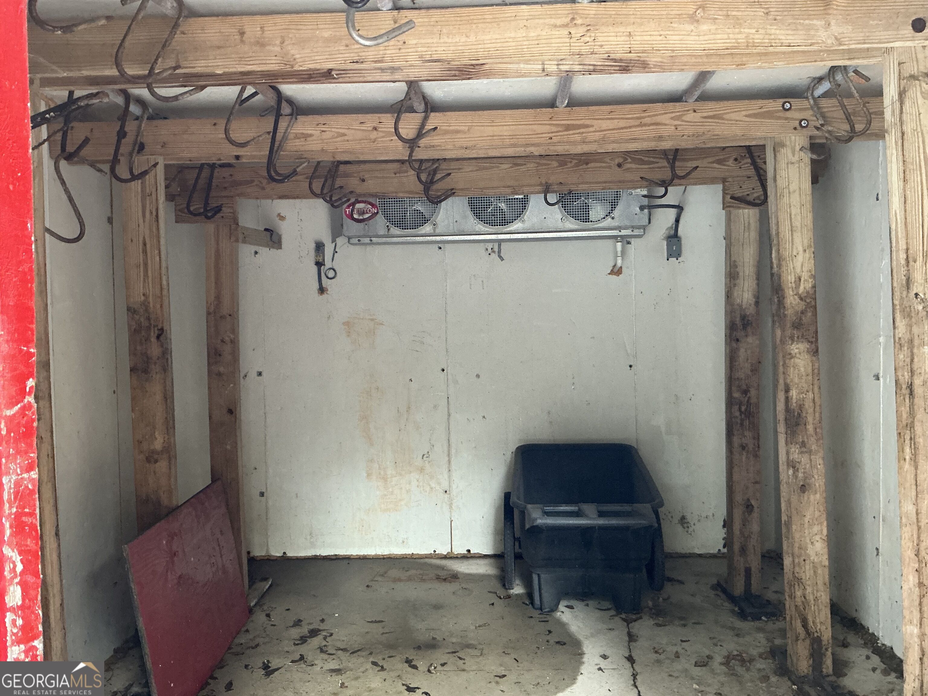 8037 Manchester Highway Property Photo 5